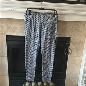 Black and White Chevron Leggings